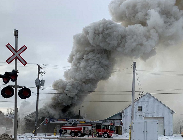 Fire closes Hwy 64 in Verner on Christmas Eve day