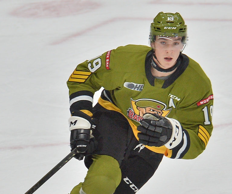 Troops forward signs with Vegas